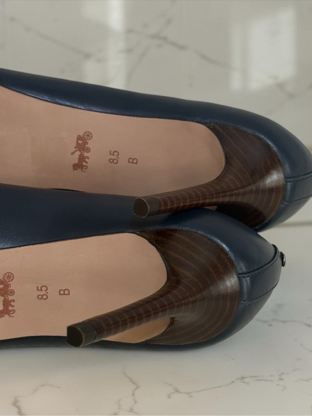 COACH Waverly Navy Leather Pointed-Toe Pumps w Ball Chain Trim! Size 8.5 EUC!! - Picture 11 of 15